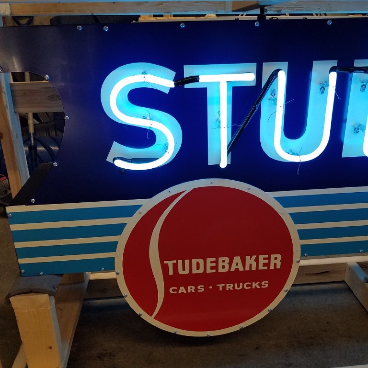 RARE NEW Studebaker Service US AUTO DEALER REAL GLASS NEON SIGN BEER LIGHT